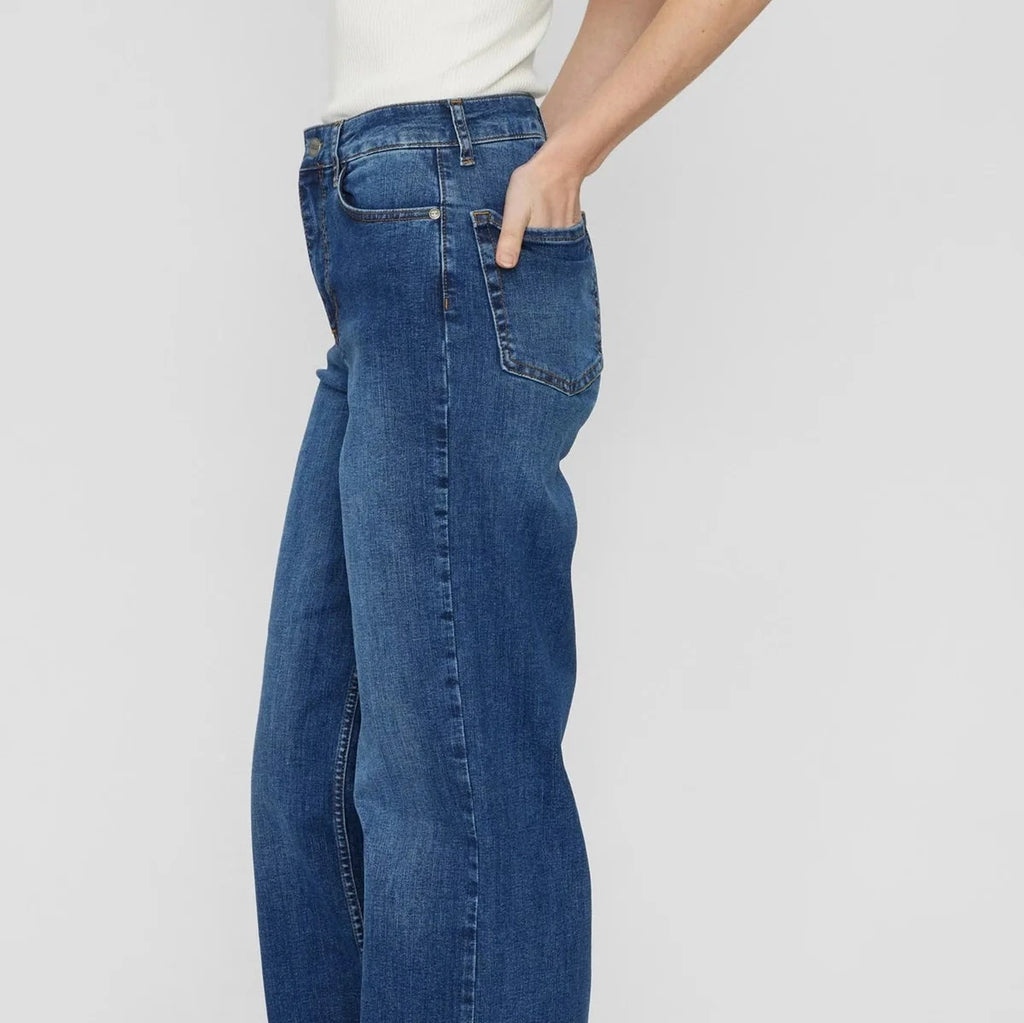 Numph Nuparis Cropped Jeans in Medium Blue Denim