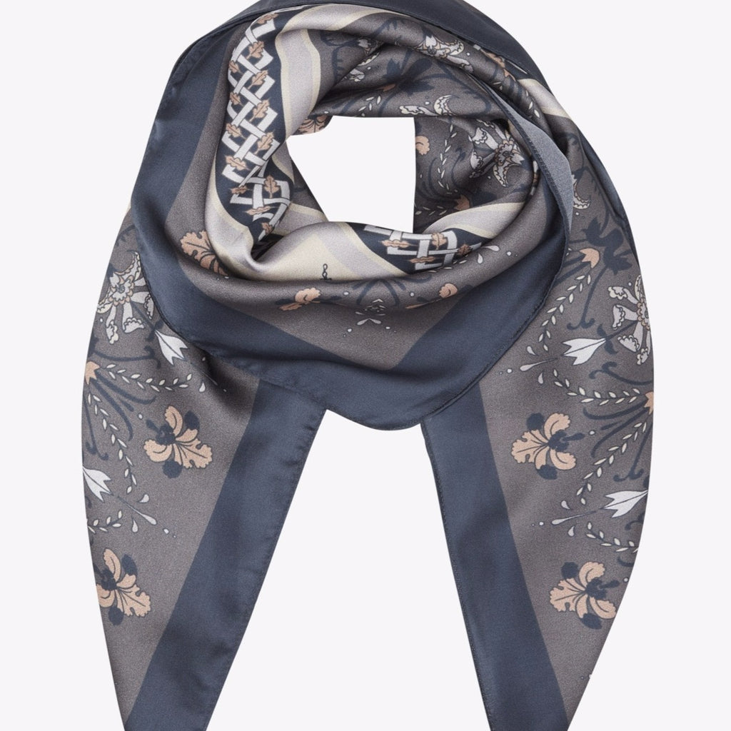 Unmade Suvium Silky Scarf in Grey/ Off-white