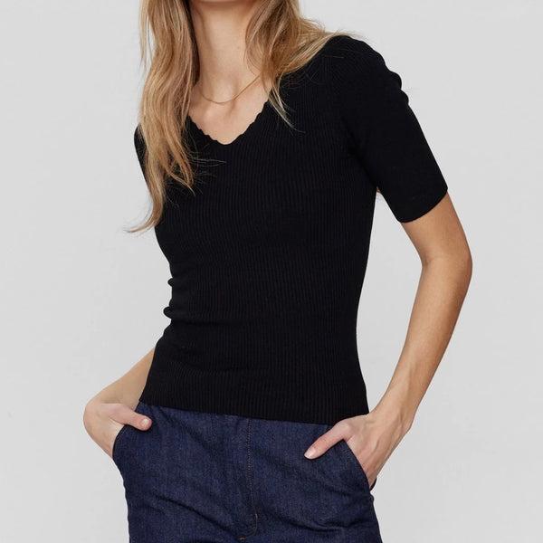 Numph NUAYELET Pullover Cropped in Caviar