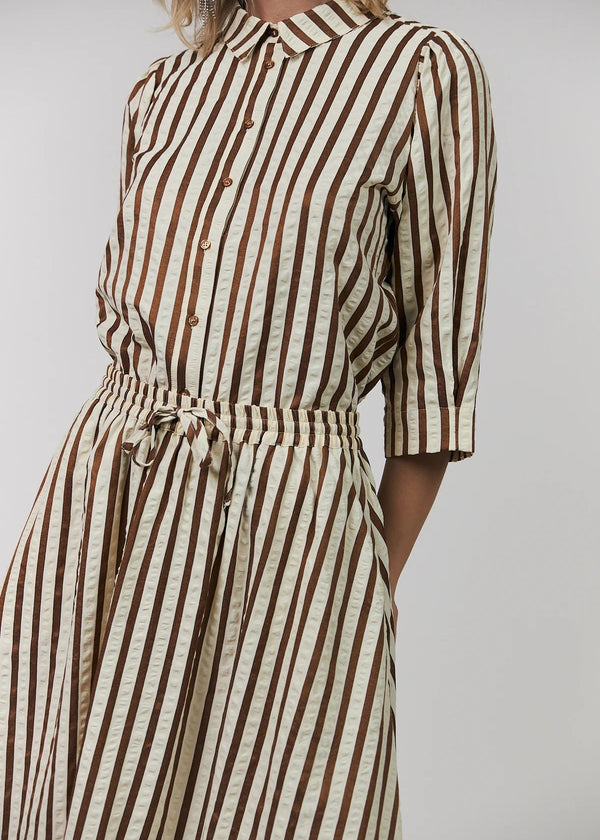 
BonoLL is a light and feminine shirt 