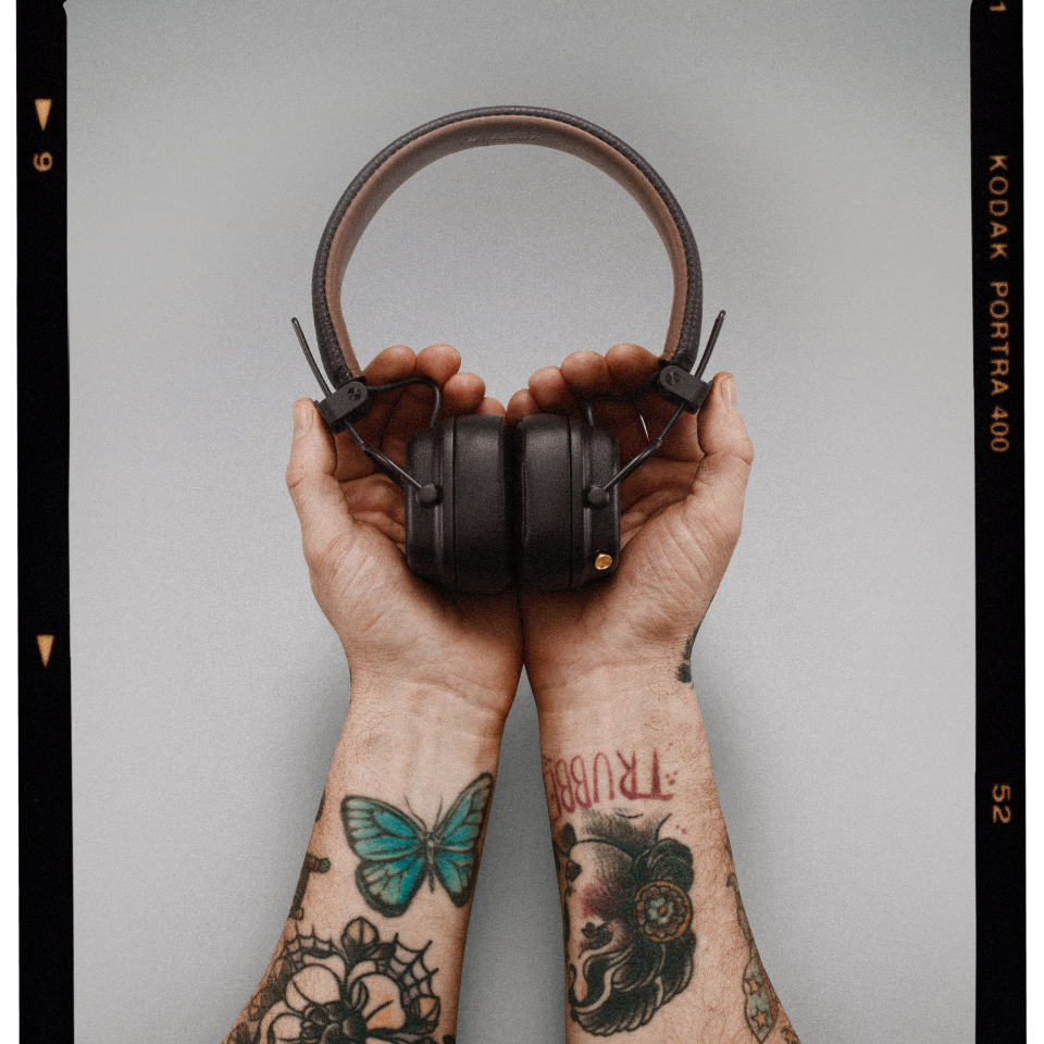 Marshall Major V Headphones in Brown