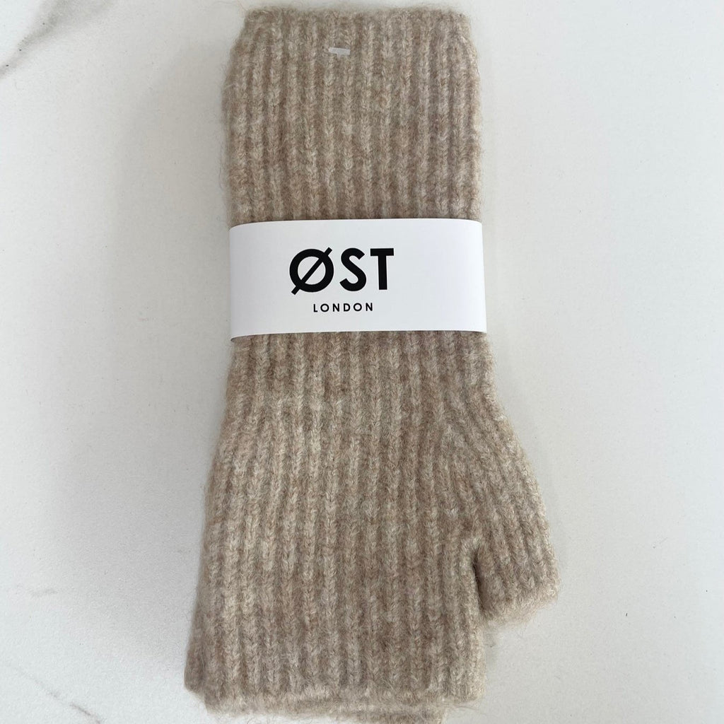 ØST LONDON Ronja Mittens in Dark Sand