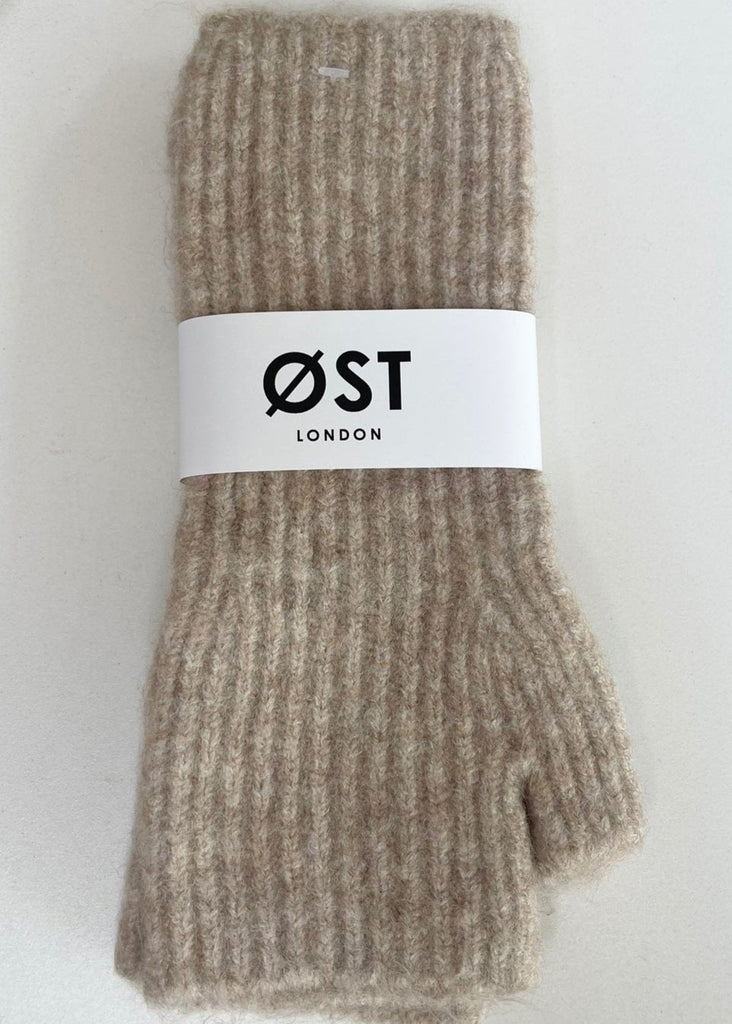 ØST LONDON Ronja Mittens in Dark Sand