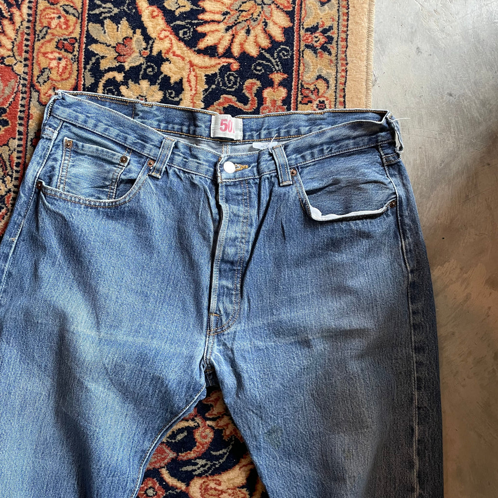 Vintage Levi's 501 Mid Wash 38" 29"