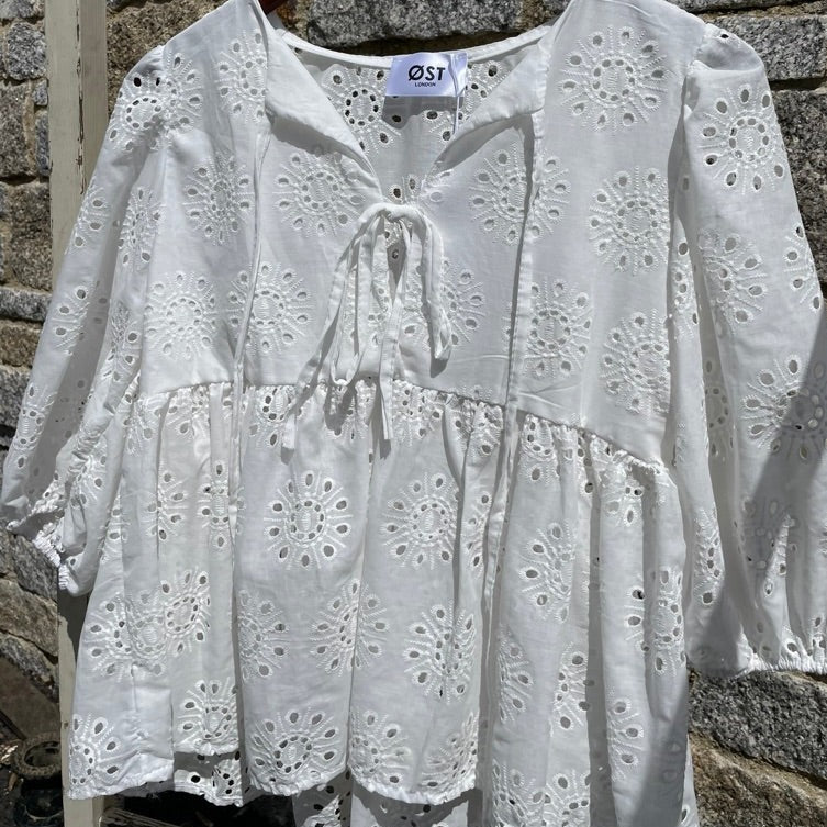 ØST Broderie Anglase Tie Blouse in Sun