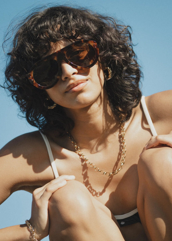 WAKE+SEA Noa Sunglasses in Tortoiseshell Retro Round Sunglasses 