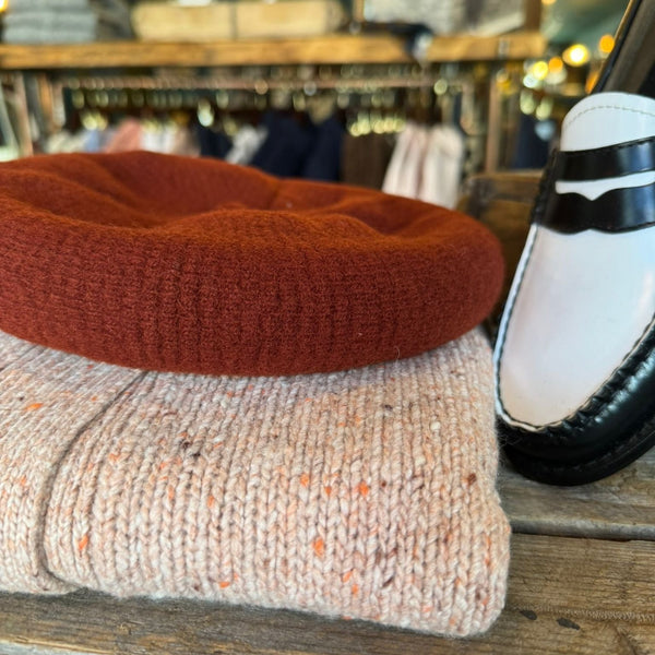 YERSE Tricot Beret in Terracotta