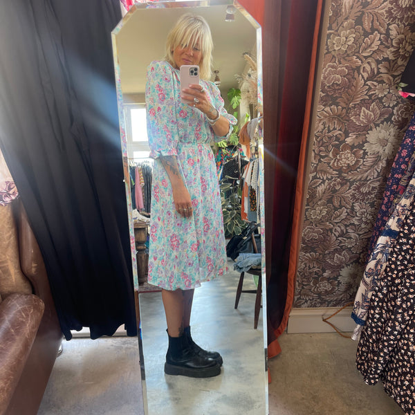 Old fashioned 2025 skirts and dresses